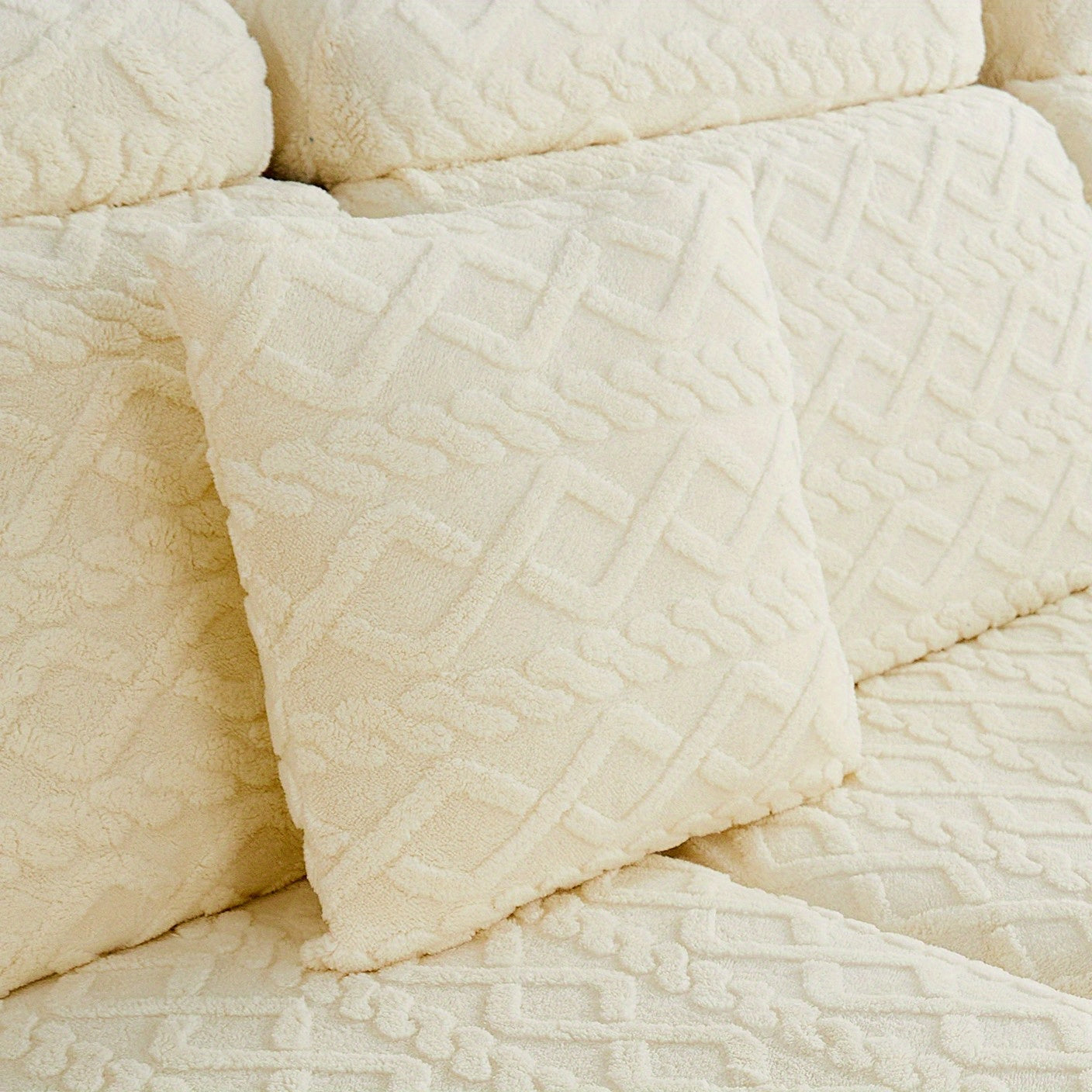 Coverfect Diamond Velvet Pillow Cover